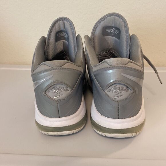 Lebron 8 V/2 Low‎ Wolf Grey Size 10.5 main image 4